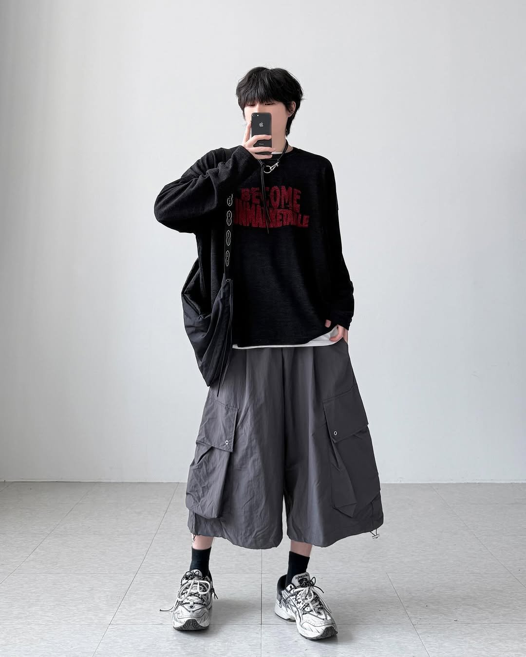 Photo by 영재/유어너스 on April 18, 2026. May be an image of kilt, sweatpants, shorts, parka and text.