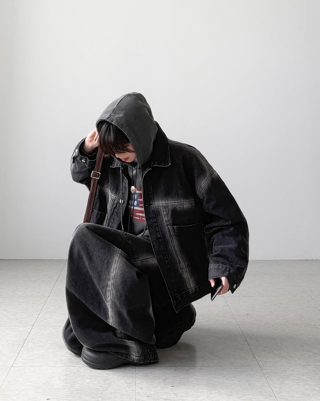 Photo by 영재/유어너스 on August 06, 2025. May be an image of 1 person, duffle coat, overcoat, parka, cloak, jacket, face mask and text.
