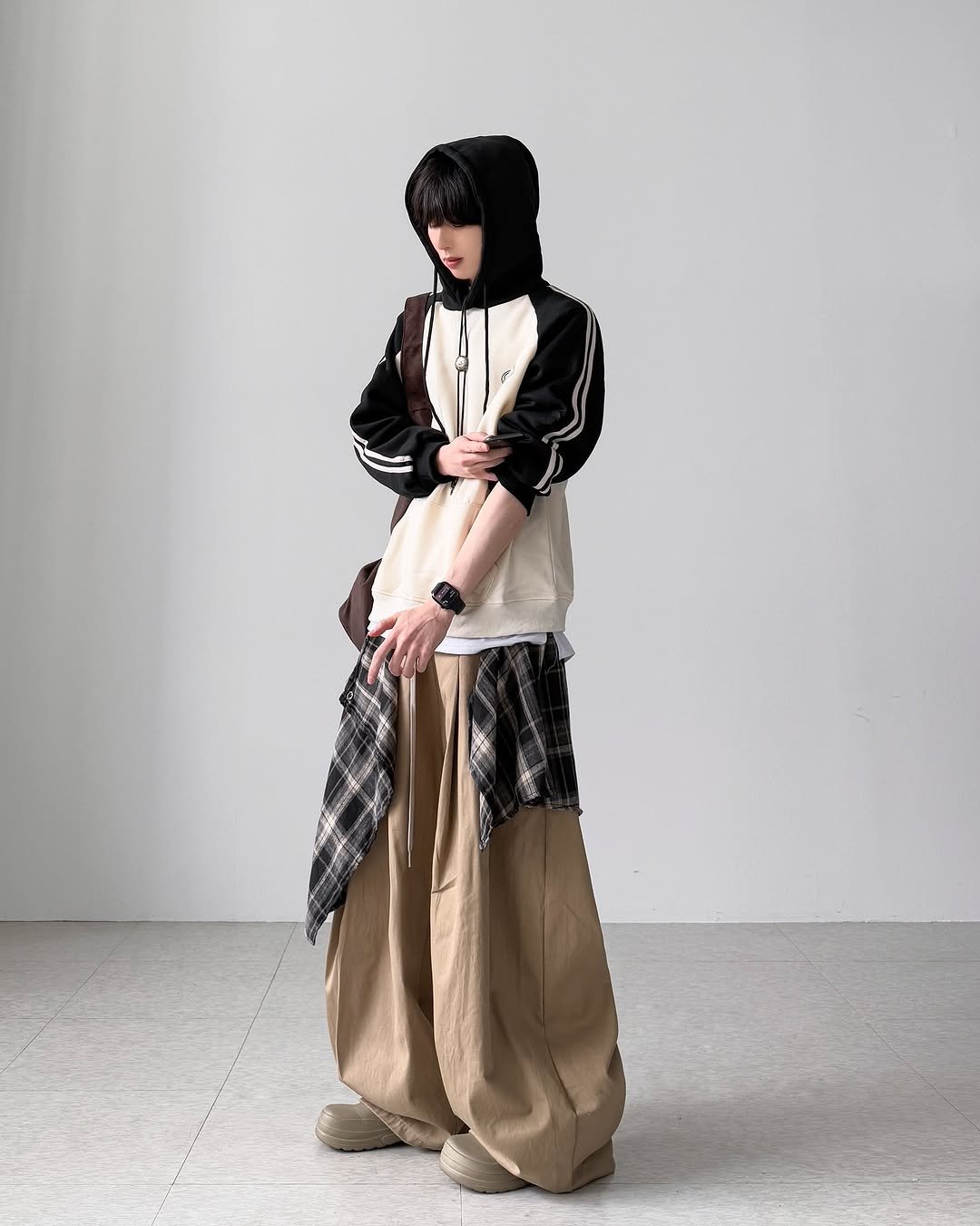 Photo by 영재/유어너스 on November 10, 2025. May be an image of headscarf, overcoat, cloak and text.