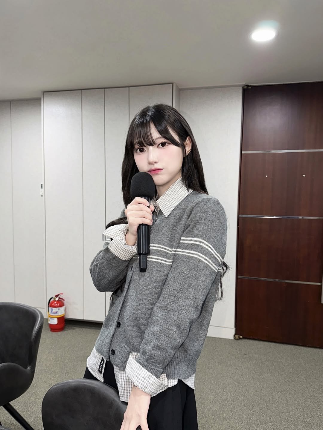 Photo by 박다혜 on December 04, 2025. May be an image of one or more people, hair, top and text.