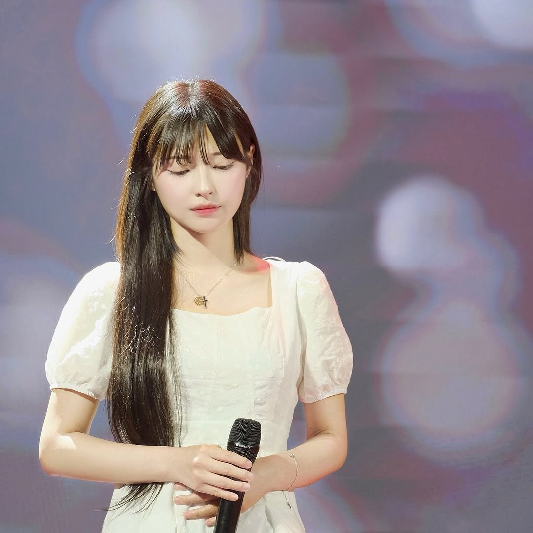 Photo by 박다혜 on August 07, 2025. May be an image of 1 person, hair, concert and text.