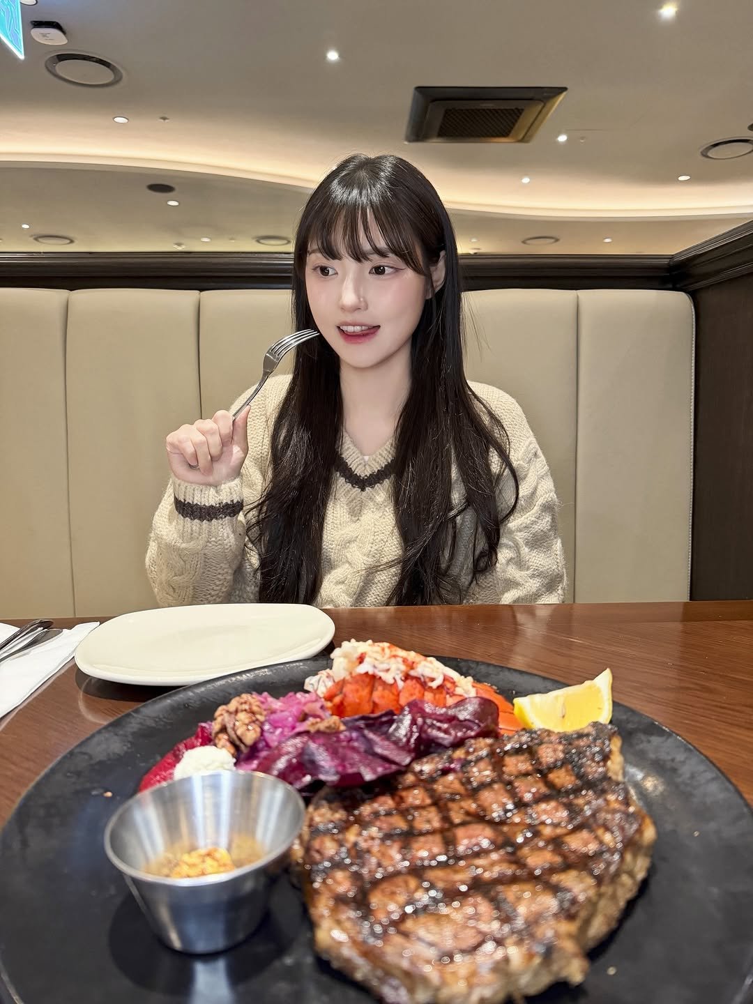 Photo by 박다혜 on March 19, 2026. May be an image of steak, beef and text.