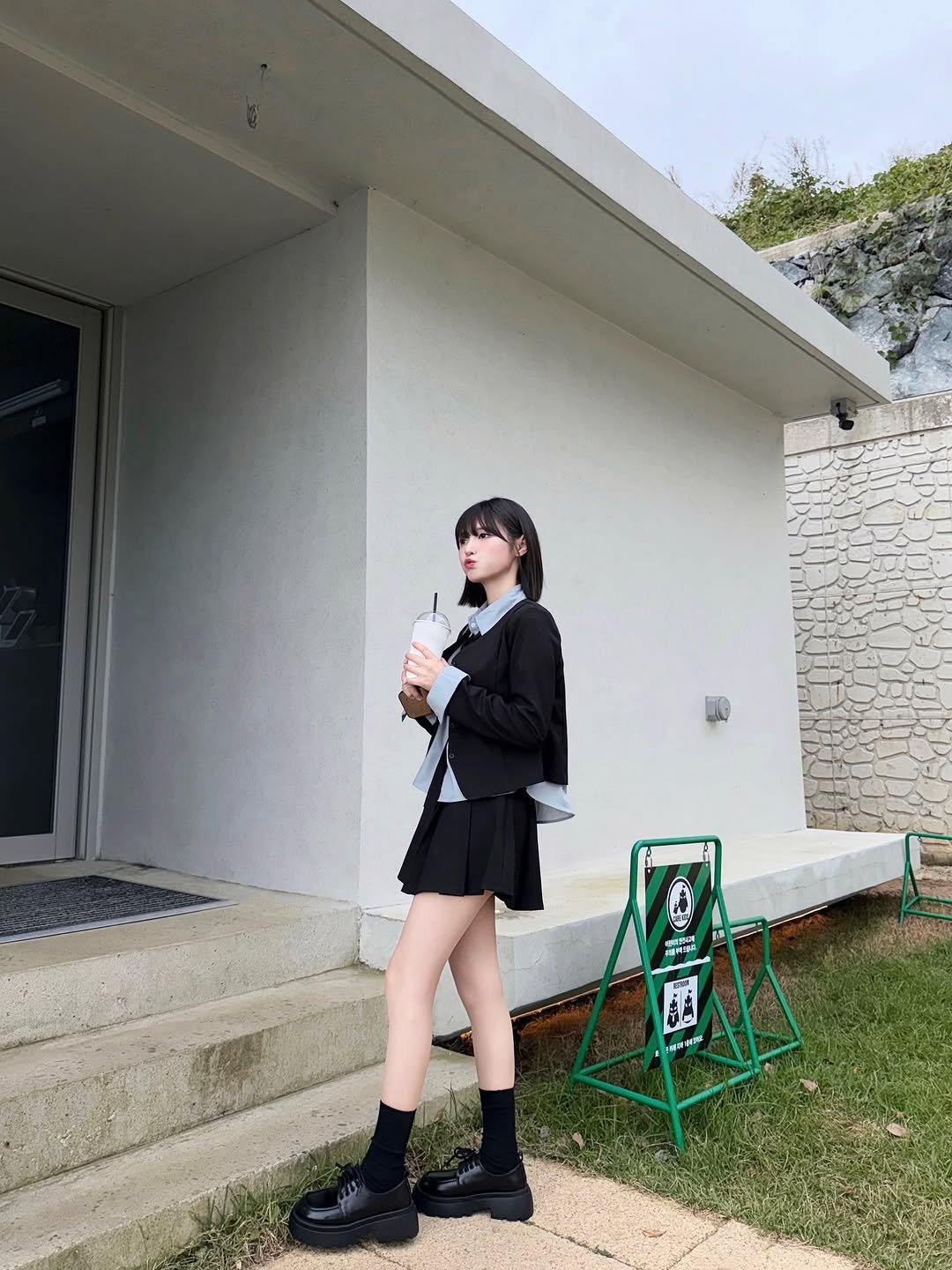 Photo by 박다혜 on October 29, 2025. May be an image of blazer, miniskirt and text.