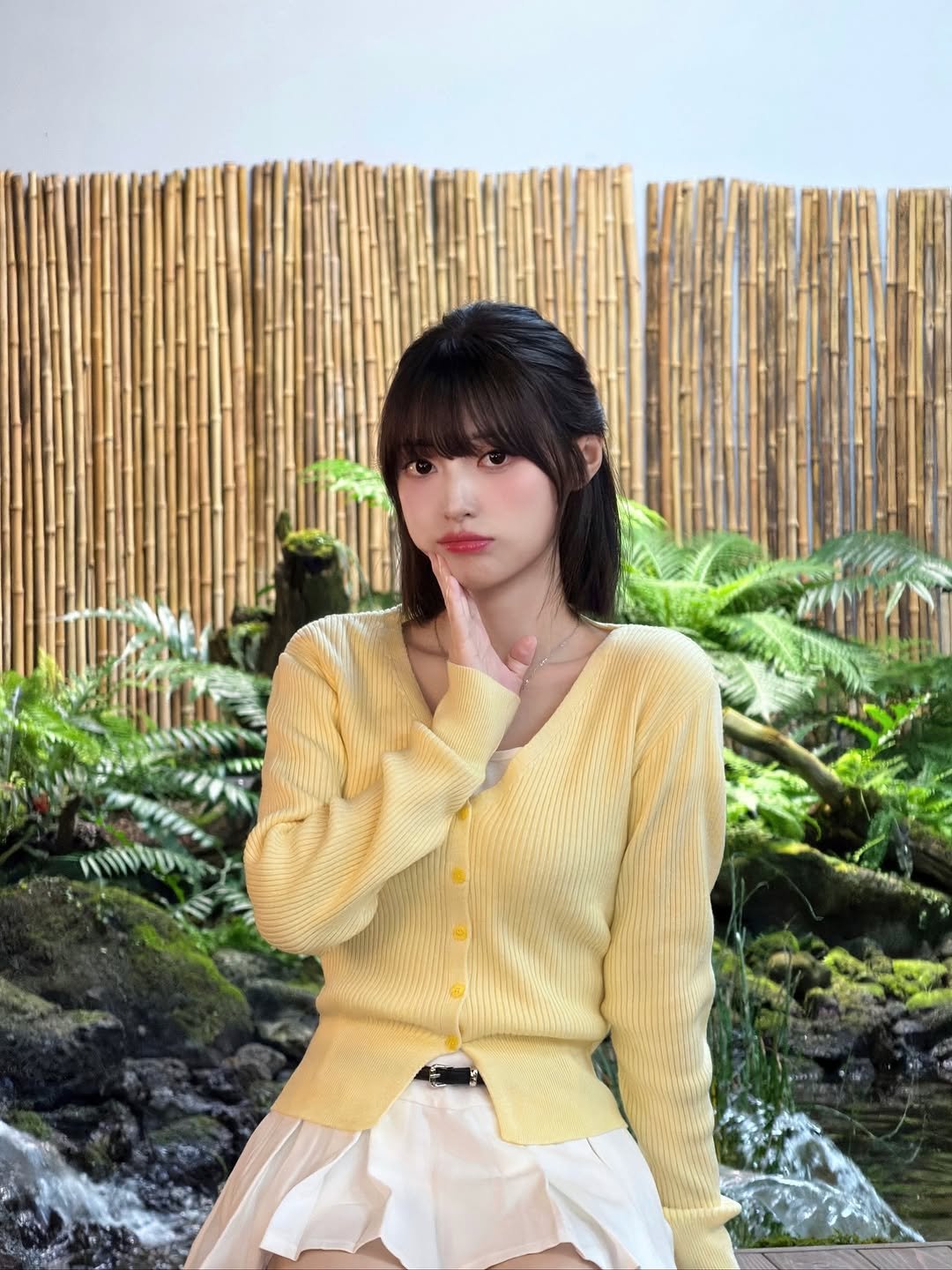 Photo by 박다혜 on November 01, 2025. May be an image of sleepwear, top, cardigan, sweater, miniskirt, bath robe and text.