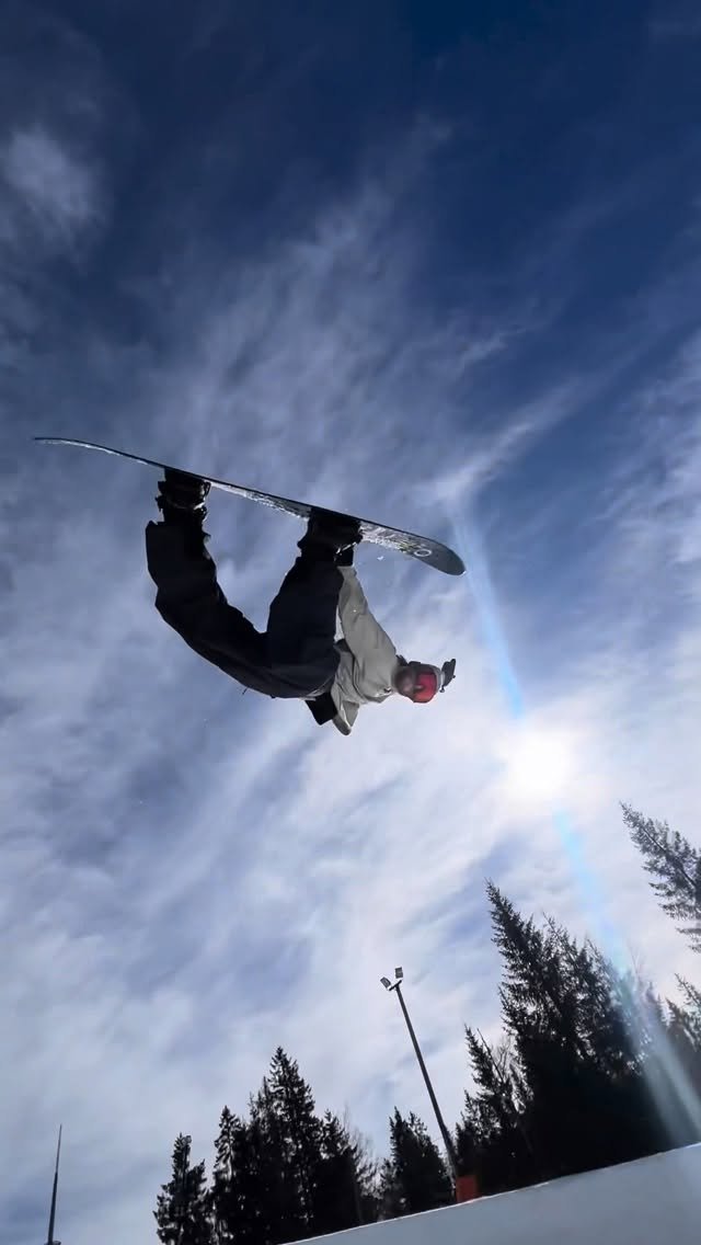 oakleysnowboarding 게시물 이미지: 🏄🏻‍♂️ spring tide in Oslo with @stalesandbech ⚡️