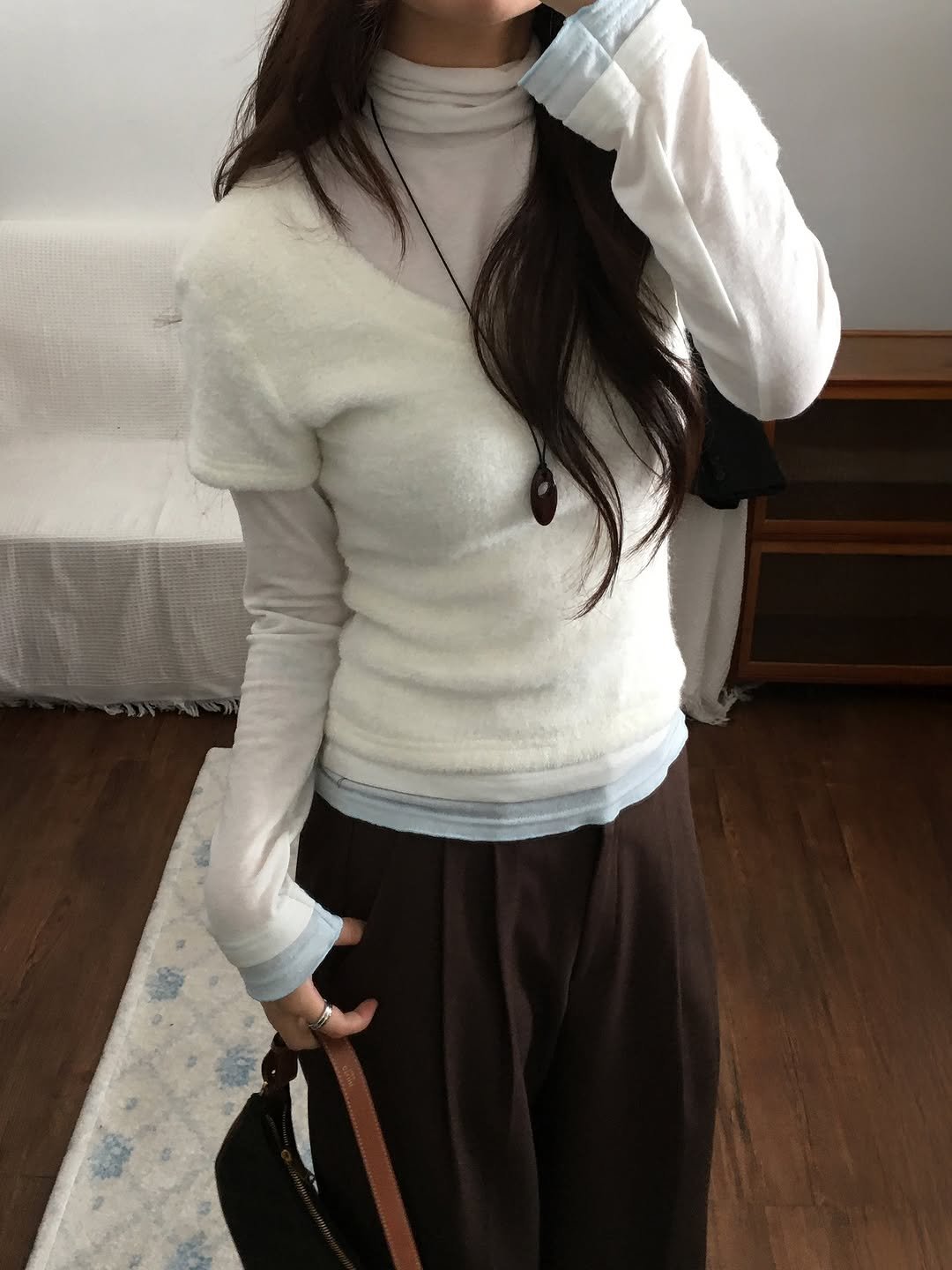 Photo by 오베럴 | obetter on November 30, 2025. May be an image of drawstring, sweater, top, cardigan, turtleneck and text.