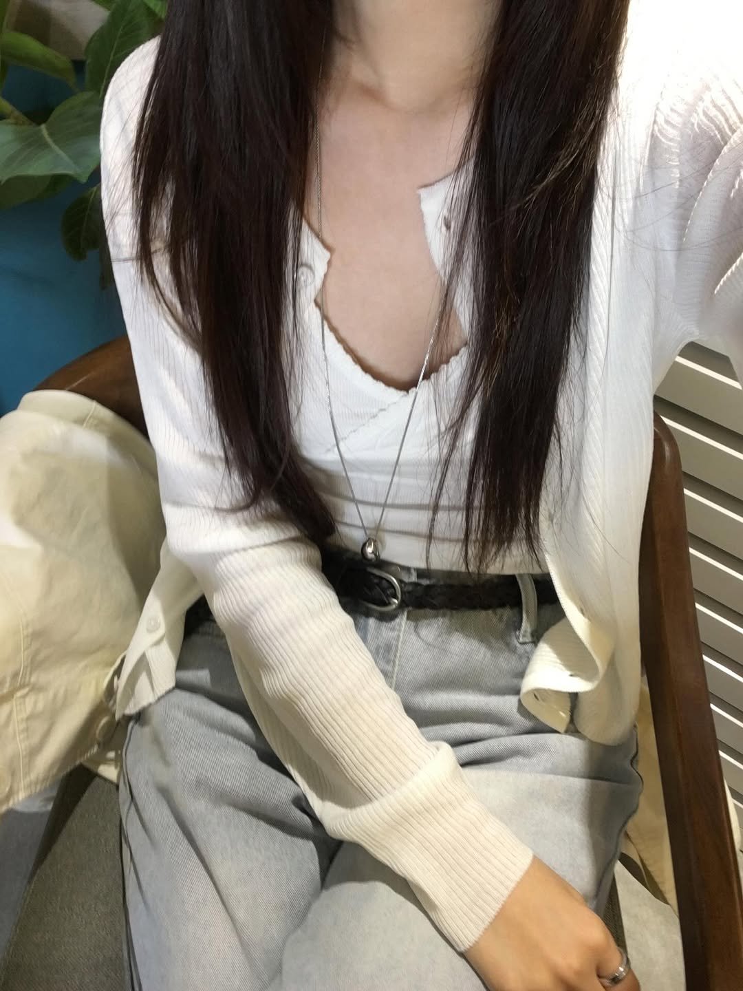 Photo by 오베럴 | obetter on April 21, 2026. May be an image of one or more people, makeup, hair, people smiling, turtleneck and text.