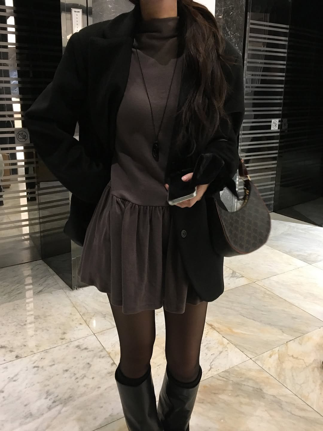 Photo by 오베럴 | obetter on December 01, 2025. May be an image of duffle coat, overcoat, parka, overskirt, turtleneck, miniskirt, blazer and text.