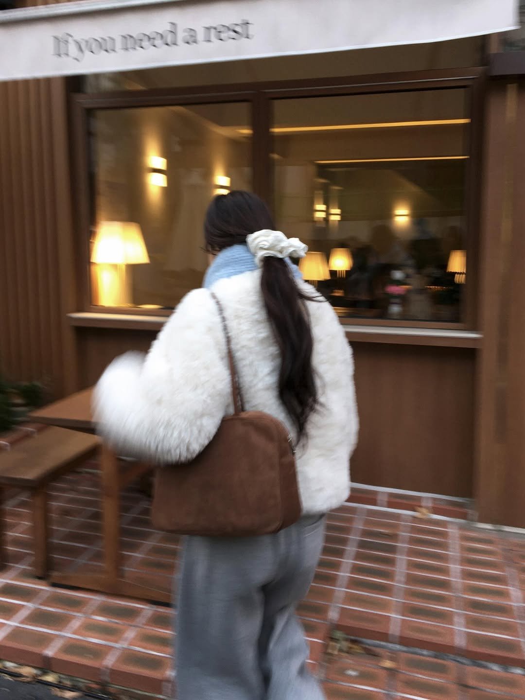 Photo by 오베럴 | obetter on December 15, 2025. May be an image of duffle coat, overcoat, sable coat, goosedown coat, parka, beret and text.