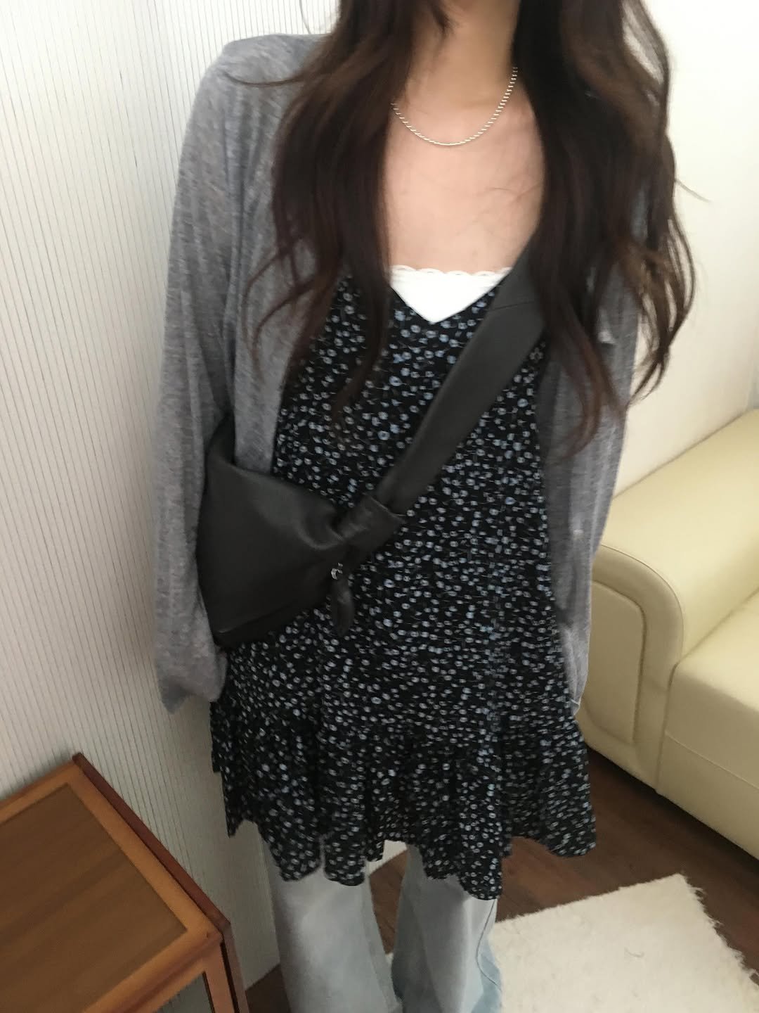 Photo by 오베럴 | obetter on April 25, 2026. May be an image of one or more people, hair, sling, top, purse and text.