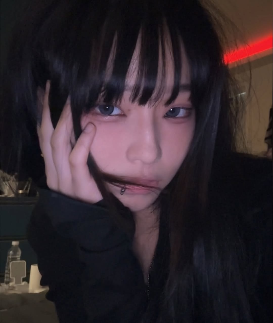 Photo by 탈닌 タニ on July 03, 2025. May be an image of one or more people, makeup, hair and text.
