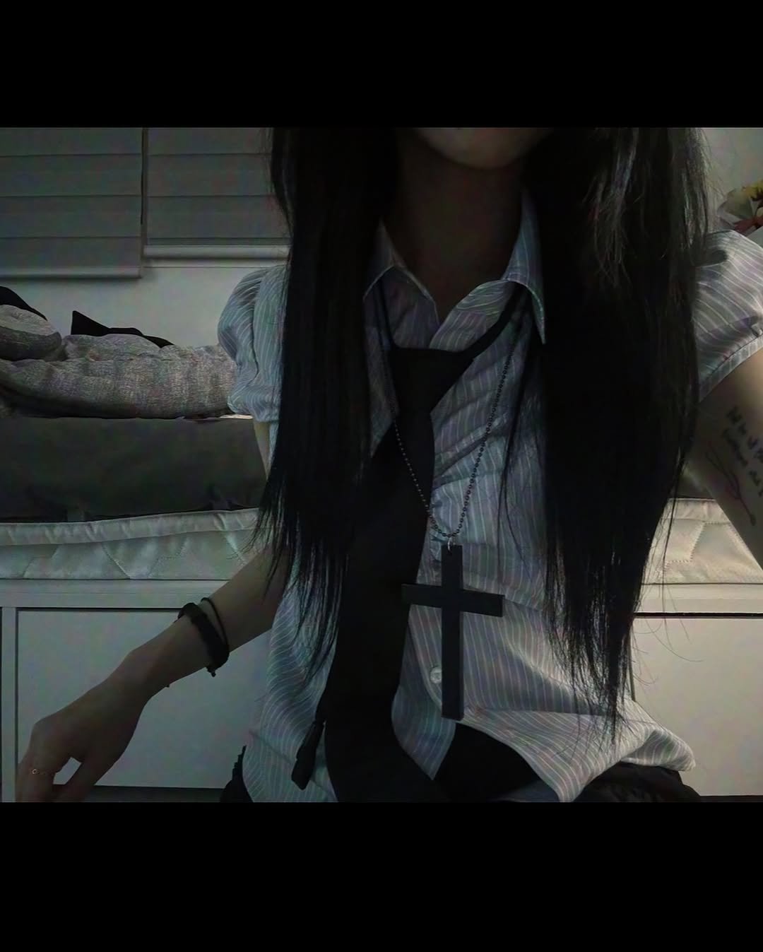 Photo by 탈닌 タニ on July 04, 2025. May be a black-and-white image of bolo tie and text.