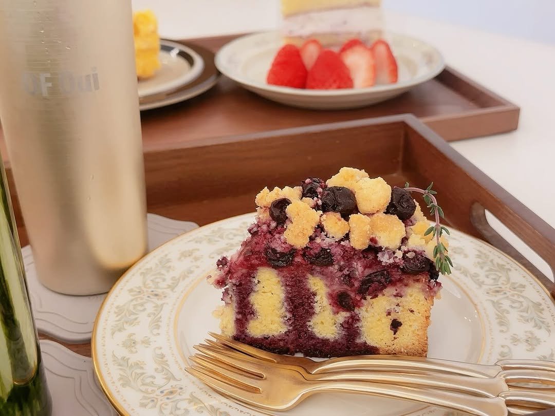 Photo by OF Oui 오브위 on March 12, 2026. May be an image of chiffon cake, blueberries, fruitcake and text.