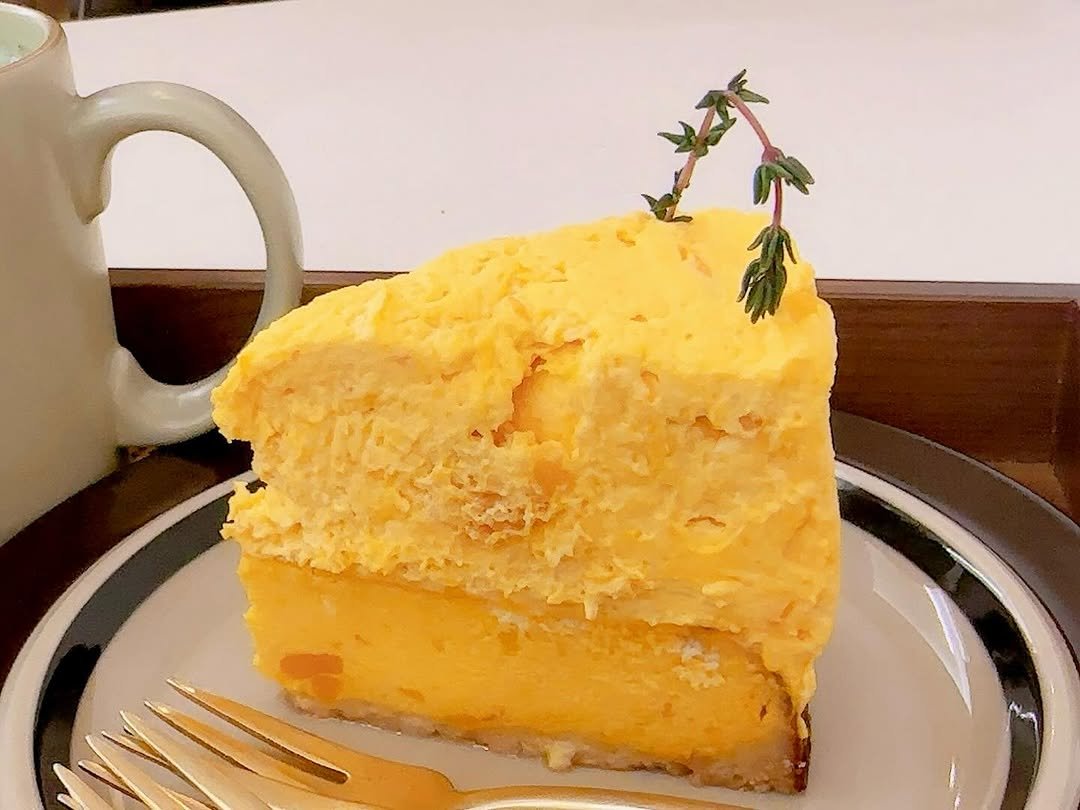 Photo by OF Oui 오브위 on March 27, 2026. May be an image of chiffon cake, shepherd's pie, egg, pie, cheesecake and text.
