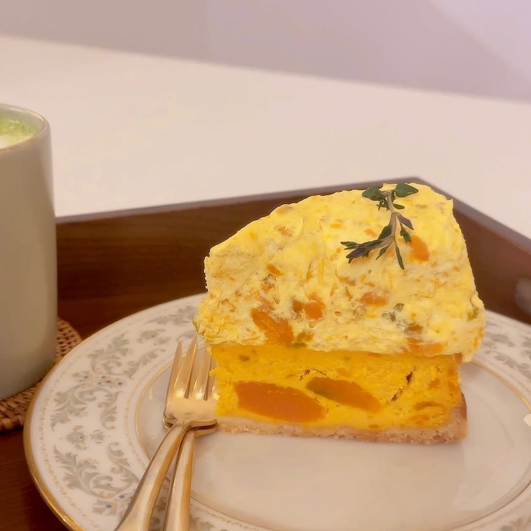 Photo by OF Oui 오브위 on February 10, 2026. May be an image of chiffon cake, shepherd's pie, souffle, tart, pie, egg and text.