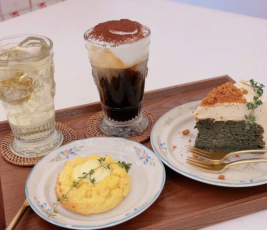 Photo by OF Oui 오브위 on April 23, 2026. May be an image of chiffon cake, souffle, tiramisu and text.