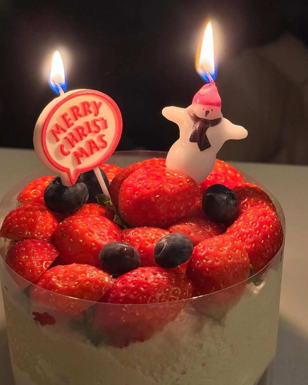 Photo by OF Oui 오브위 on December 25, 2025. May be an image of strawberry, chiffon cake, fruitcake, cheesecake, candle and text that says 'MERRY ለማካሌራ CHRISI CPRAS MAS'.