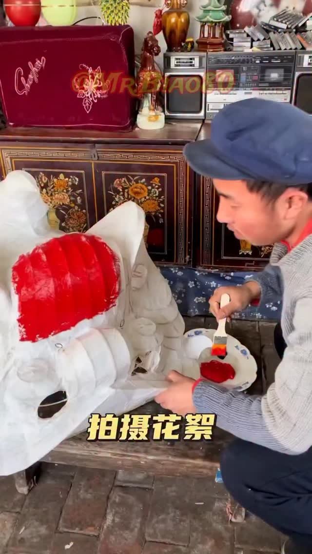 official.mrbiao 게시물 이미지: Making lion dance costume BTS 💜 🌷🍀

#liondance...