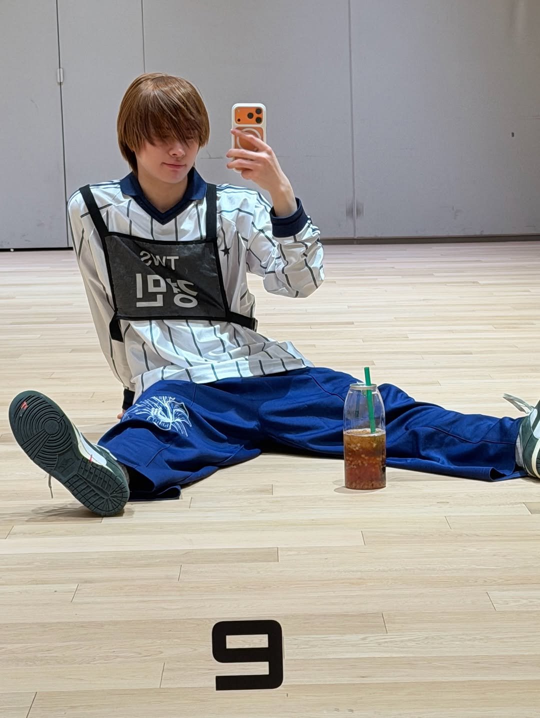 Photo by TWS 투어스 FANPAGE on March 15, 2026. May be an image of one or more people, bangs, costume and text that says 'WT py ID 9'.