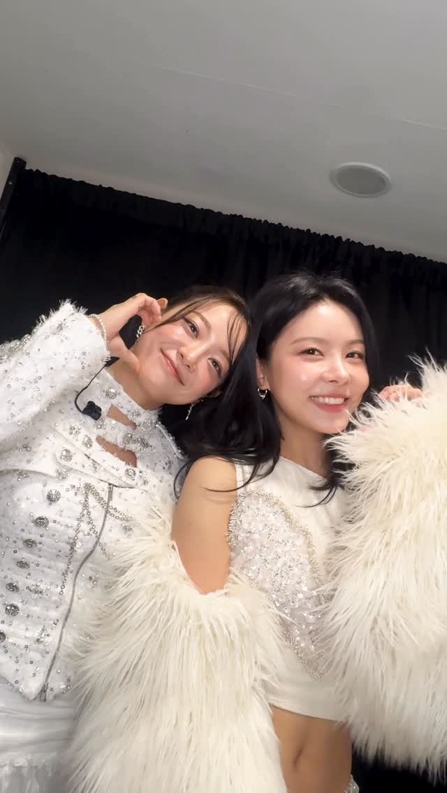 official_kimsejeong 게시물 이미지: 두 발에 빛난 𝙈𝙮 𝙗𝙤𝙤𝙩𝙨 ✨👢
with #김나영...