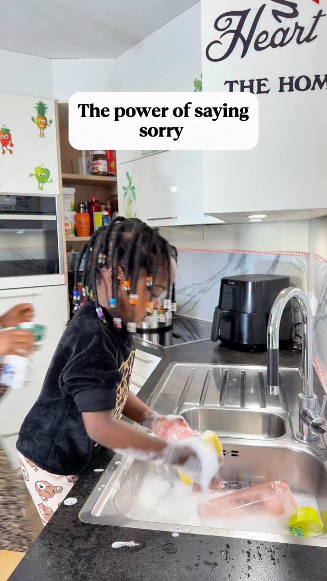 official_kktwins 게시물 이미지: A simple sorry can save your life.. Learn to...