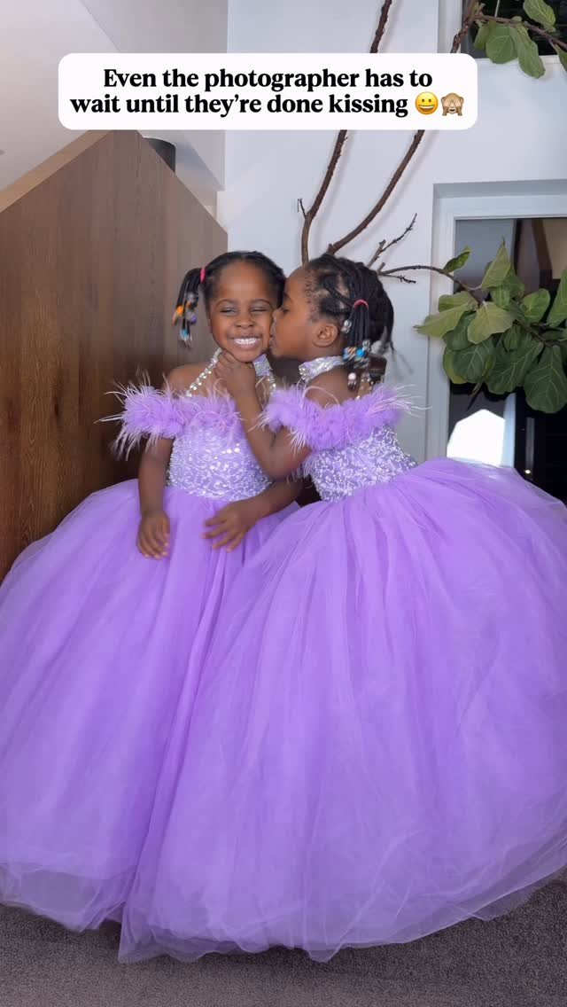 official_kktwins 게시물 이미지: Even the photographer has to wait until...