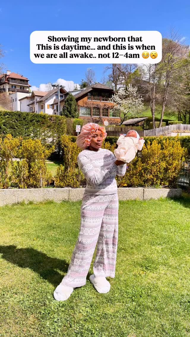 official_kktwins 게시물 이미지: Showing my newborn that This is daytime… and...