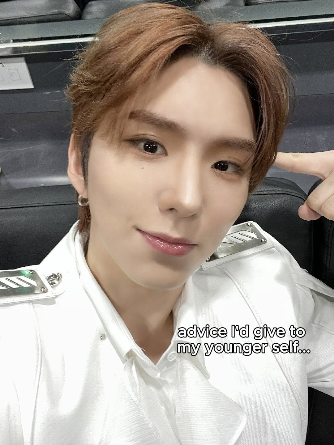 Photo by 몬스타엑스 MONSTA X on February 12, 2026. May be an image of ‎text that says '‎E م advice l'd give to my younger self...‎'‎.