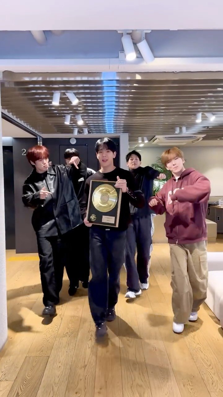 official_monsta_x 게시물 이미지: 𝐁𝐞𝐬𝐭 𝐆𝐫𝐨𝐮𝐩 🏆 @golden_disc 

#몬스타엑스 #MONSTAX #MONSTA_X