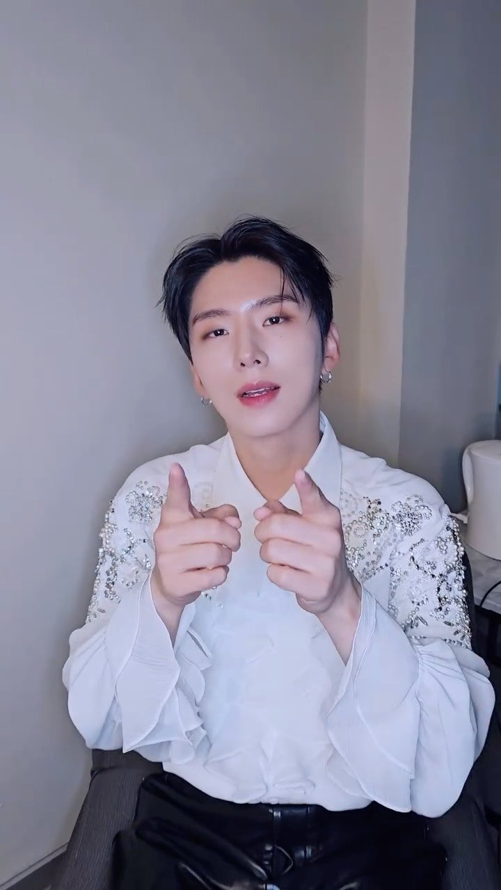 official_monsta_x 게시물 이미지: 몬베베 니가 좋아

#MONSTAX #몬스타엑스
#KIHYUN #기현