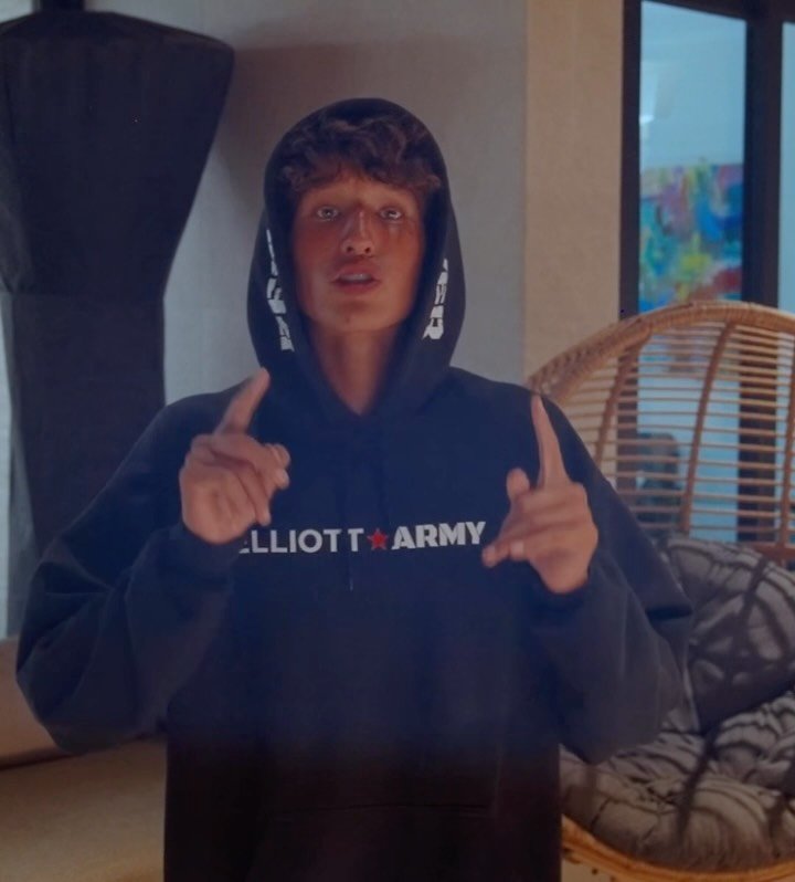 officialandyelliott 게시물 이미지: DECIDE TODAY

My son is only 15 years old BUT...