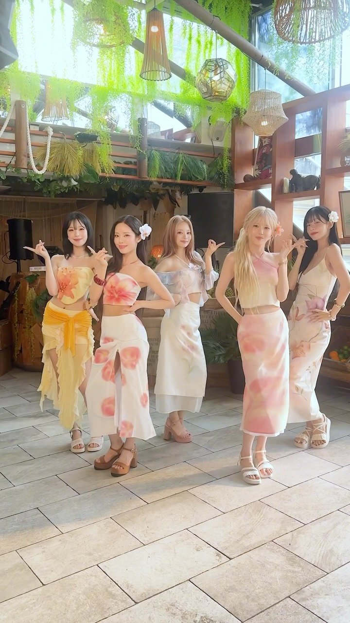 officialfromis_9 게시물 이미지: 🌺🏝️

#fromis_9 #프로미스나인 
#GlowME #VitaminME