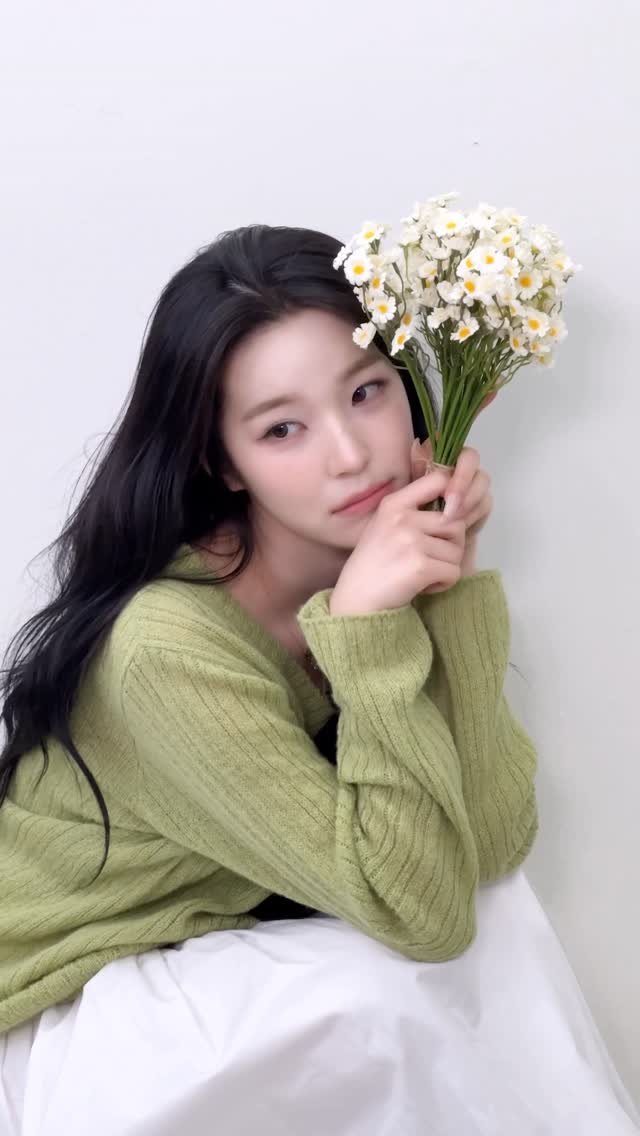 officialfromis_9 게시물 이미지: [🎂] #BAEKJIHEON
HAPPY JIHEON DAY💚

#fromis_9...