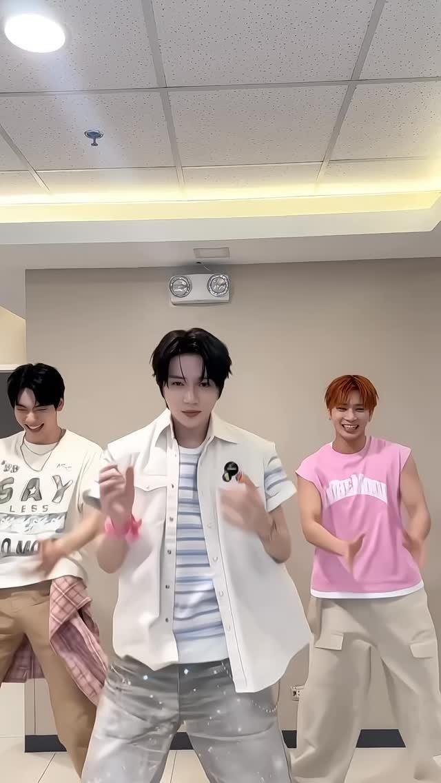 officialltxt 게시물 이미지: 🎺🎺🎺 #TXT #SOOBIN #BEOMGYU #TAEHYUN