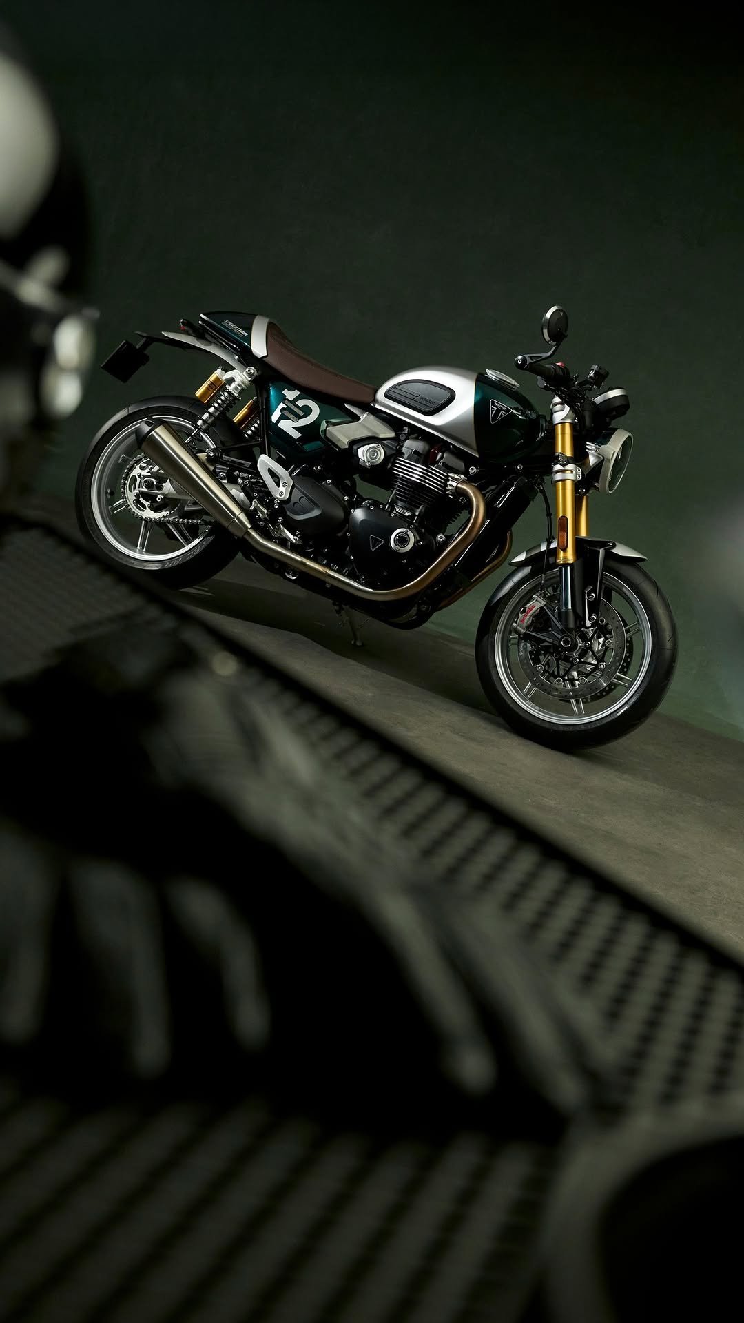 officialtriumph 게시물 이미지: Crave every curve. The Speed Twin 1200 Cafe...