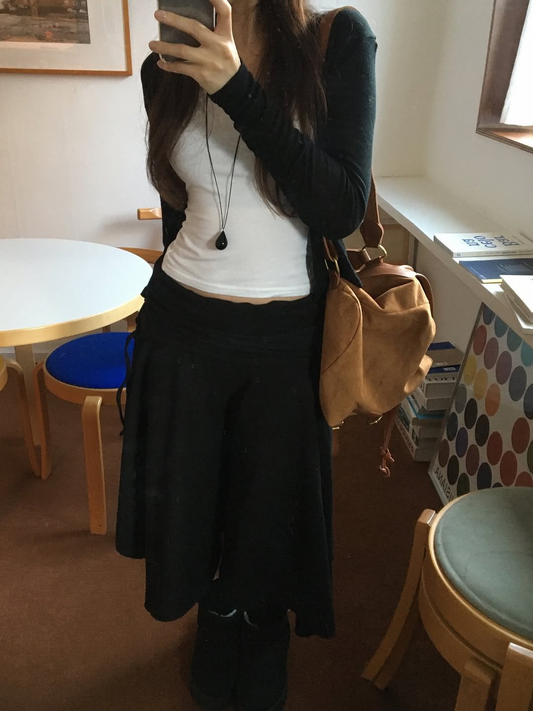 Photo by 🔖 오브더로지 / 𝐎𝐟 𝐭𝐡𝐞 𝐑𝐨𝐬𝐢𝐞 on November 05, 2025. May be a selfie of miniskirt, turtleneck and text.