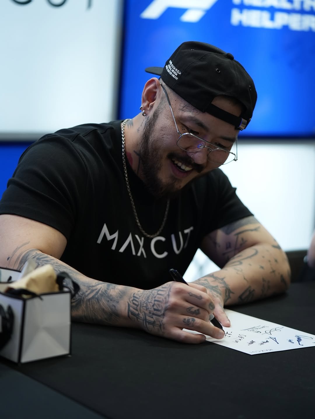 Photo shared by 오지는 오짐의 오관장 on March 30, 2026 tagging @korea_mecca_ogym. May be an image of one or more people, beard and text.