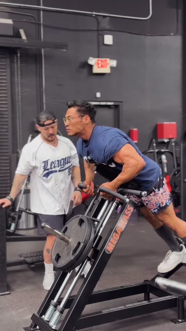 ogym_youtube 게시물 이미지: ⚡️오관장굿즈 9월오픈
Working out with a friend in...