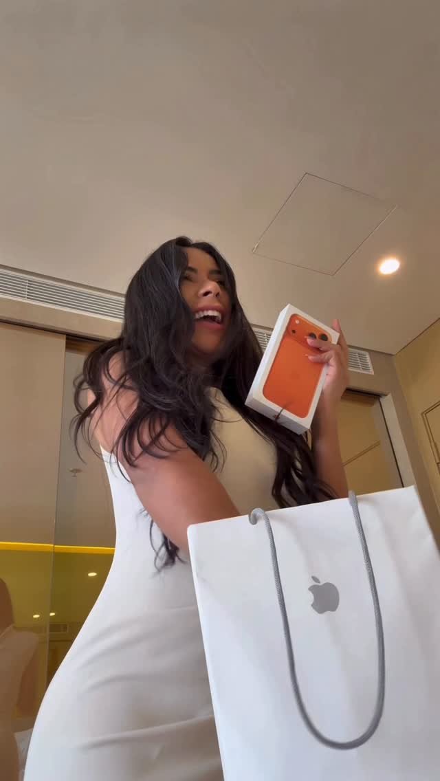 oharaingrid 게시물 이미지: @apple 🧡 meu novo IPhone 17 + meu novo AirPods...