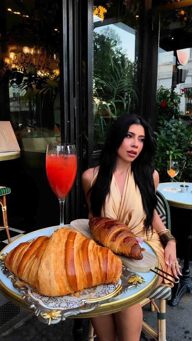 oharaingrid 게시물 이미지: Croissant in Paris! Bon appétit! Gloss...