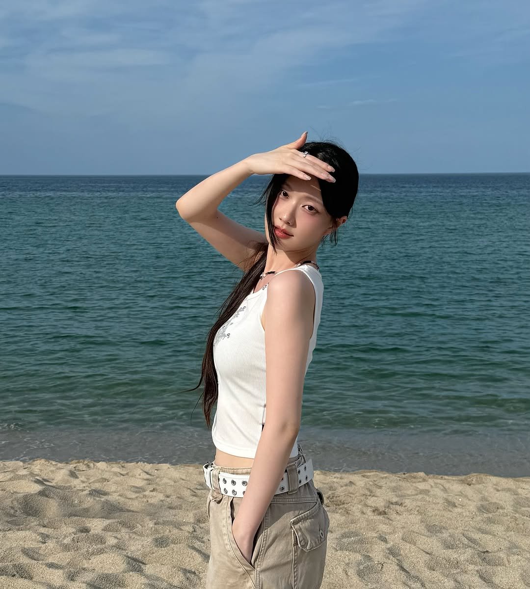 Photo by 오묘 on September 04, 2025. May be an image of 1 person, braids, beach and text.