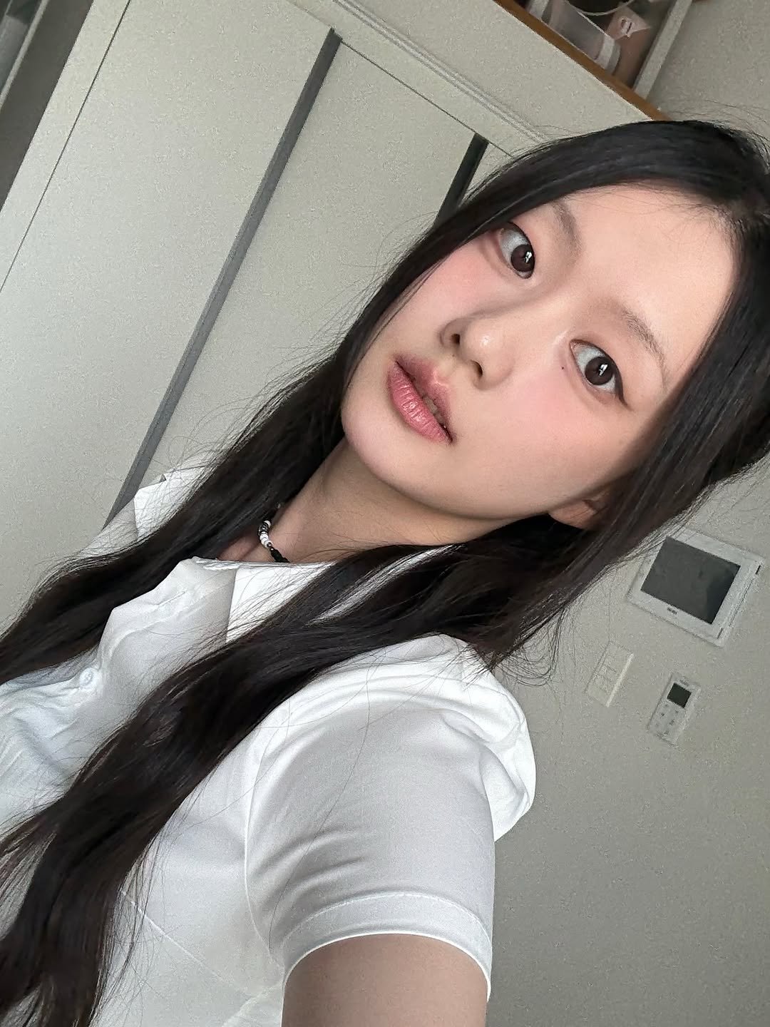 Photo by 오묘 on August 18, 2025. May be a selfie of 1 person, long hair and text.