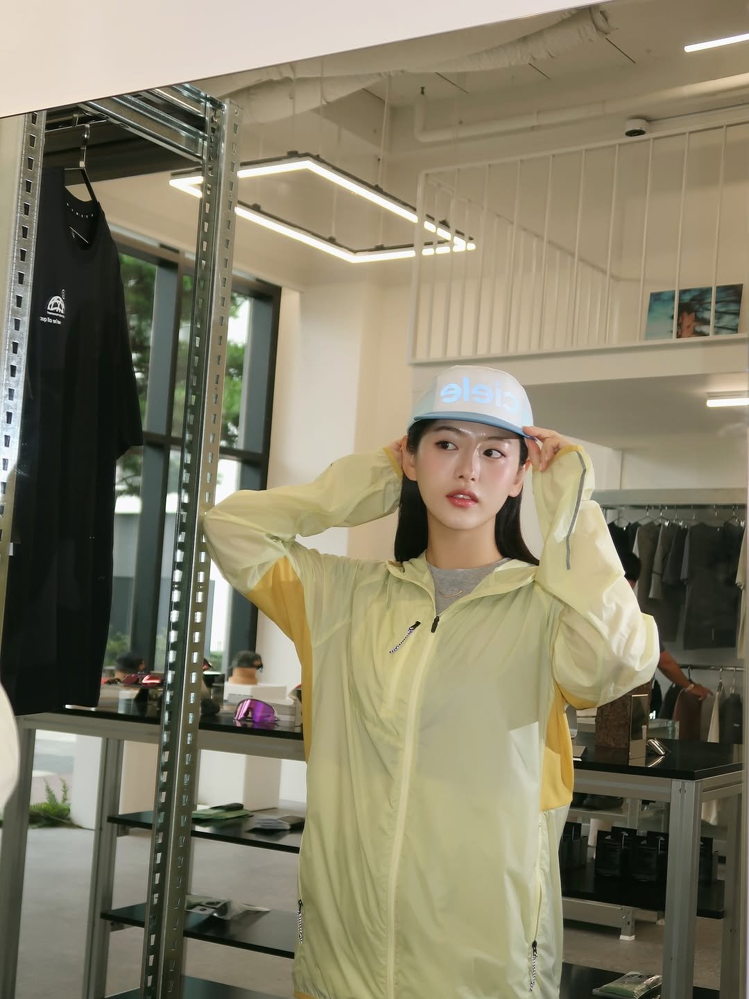 Photo shared by 하늘 민 고울 선 on October 03, 2025 tagging @cieleathletics, @all4gear, and @100percent_kor_. May be an image of hat.