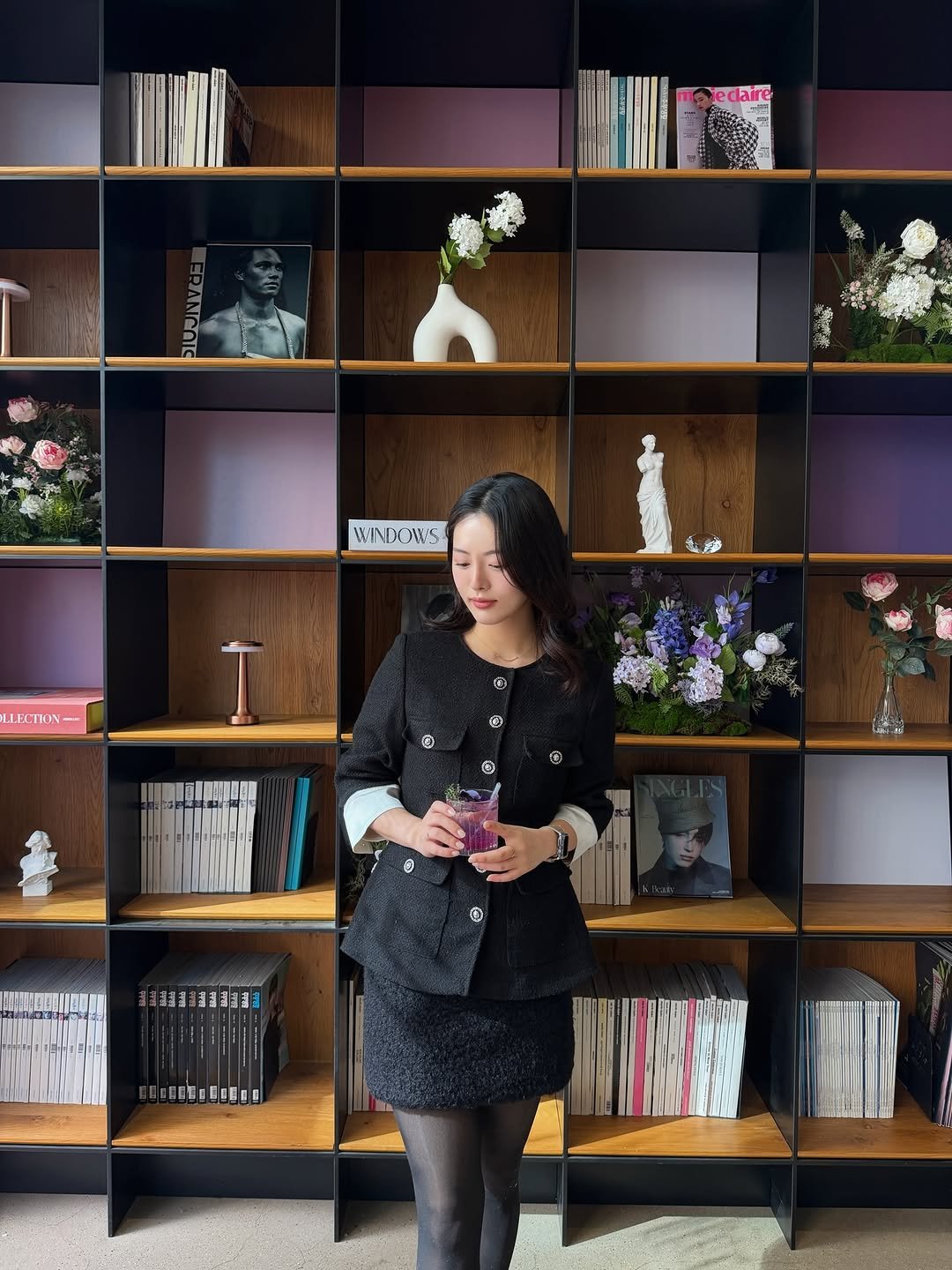 Photo by 하늘 민 고울 선 on February 12, 2026. May be an image of one or more people, book, bureau, shelf, suit, indoors, office and text.