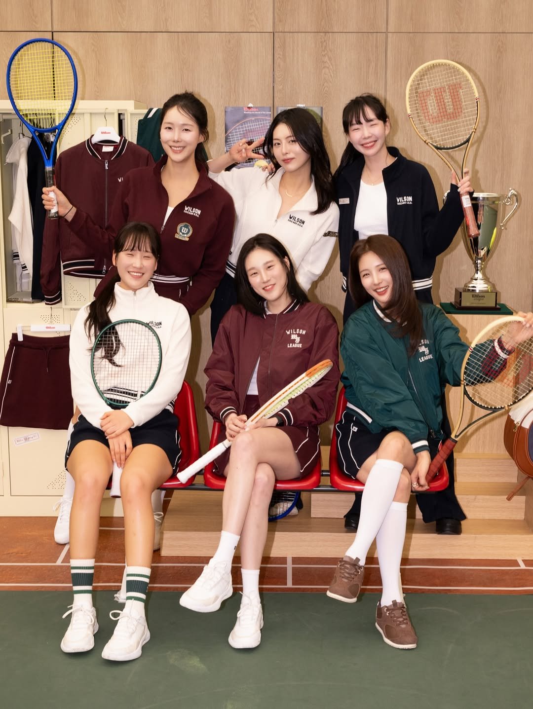 Photo shared by 하늘 민 고울 선 on February 06, 2026 tagging @wilsontennis, @d.heelee, @wilson, @soh_ee, @jihyunilovee, @cherry_0229, @youhyun_coco, and @wilsonkorea. May be an image of tennis, racket, sports equipment and text.