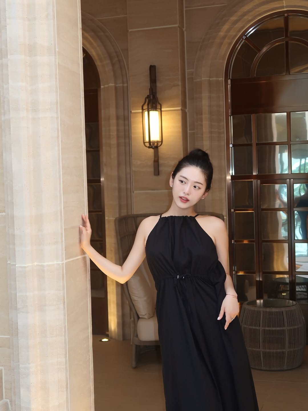 Photo shared by 하늘 민 고울 선 on August 15, 2025 tagging @thesiena_hotelsandresorts. May be an image of 1 person, jumpsuit, dress and text.