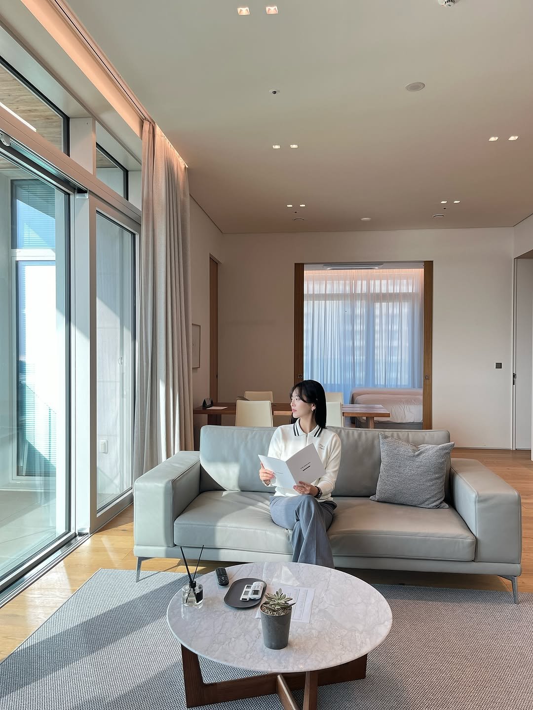 Photo shared by 하늘 민 고울 선 on November 17, 2025 tagging @theheaven_resort, and @gpttour. May be an image of sofa, living room, indoors and text.