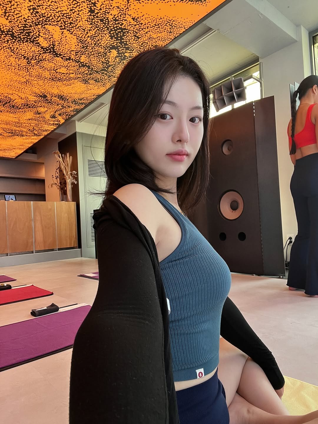 Photo shared by 하늘 민 고울 선 on September 08, 2025 tagging @positivehotel_official, @budhi_mudra, and @positivehotel_yoga. May be an image of one or more people, hair and top.