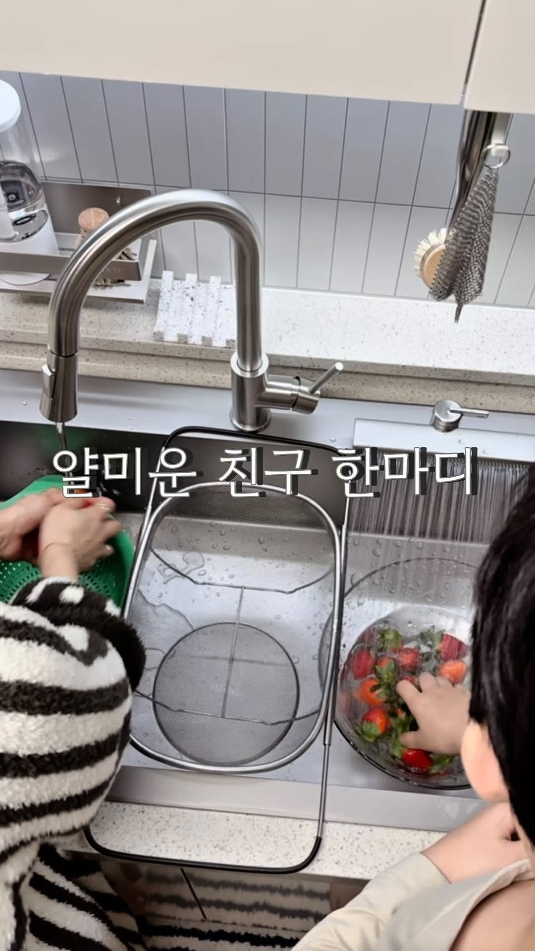 ohoo_house 게시물 이미지: 늘 좁은 주방으로 저희집은 
당연히 안되는 줄 알고 초기 하고 있었어요

이런게...