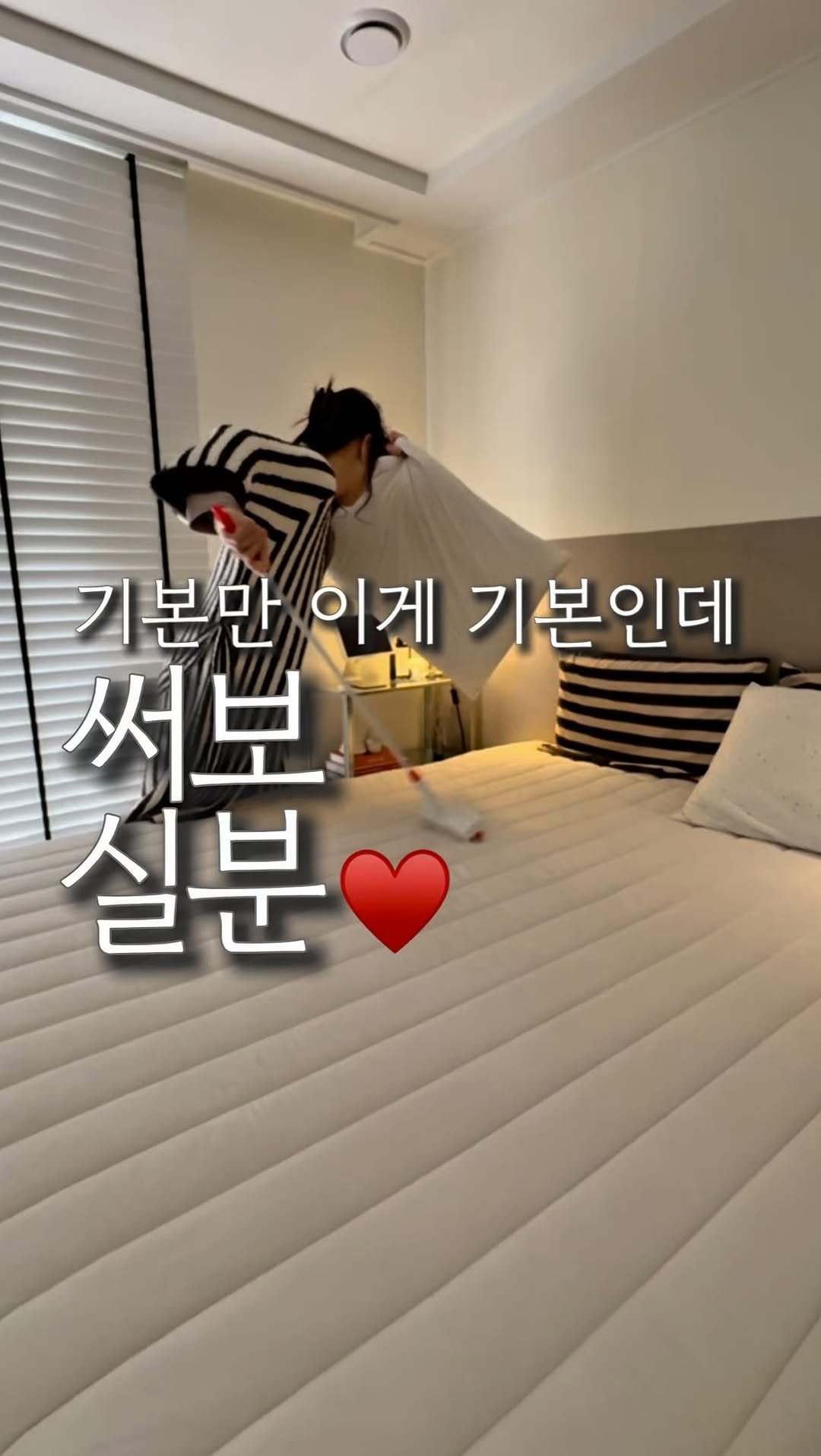 ohoo_house 게시물 이미지: 매일 쓰는 돌돌이 싸다고 구매했었는데
러그의 콕 박힌 먼지는 
몇번을 돌돌해도 붙지...